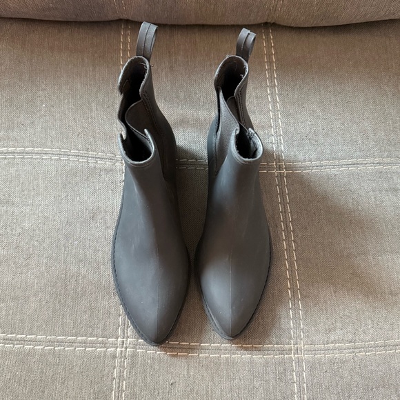 NWOT Jeffrey Campbell Forecast Chelsea Waterproof Rain Boot in Black - Picture 3 of 6